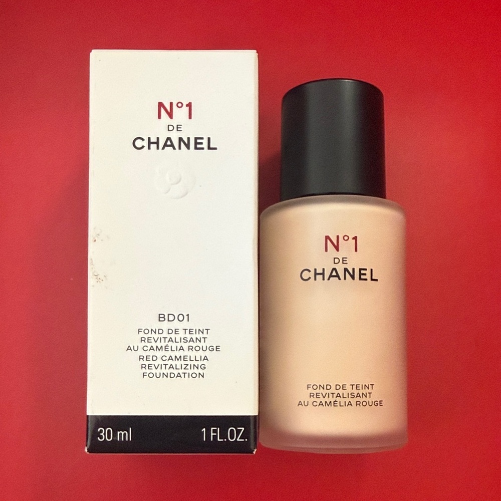 CHANEL N°1 Red Camellia Revitalizing Foundation BD01 Luminous Hydrating 30ml